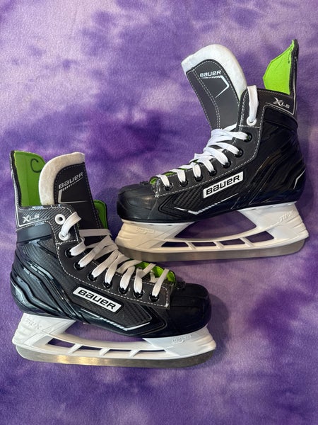Intermediate Bauer XLS Hockey Skates Regular Width Size 5 (Used)