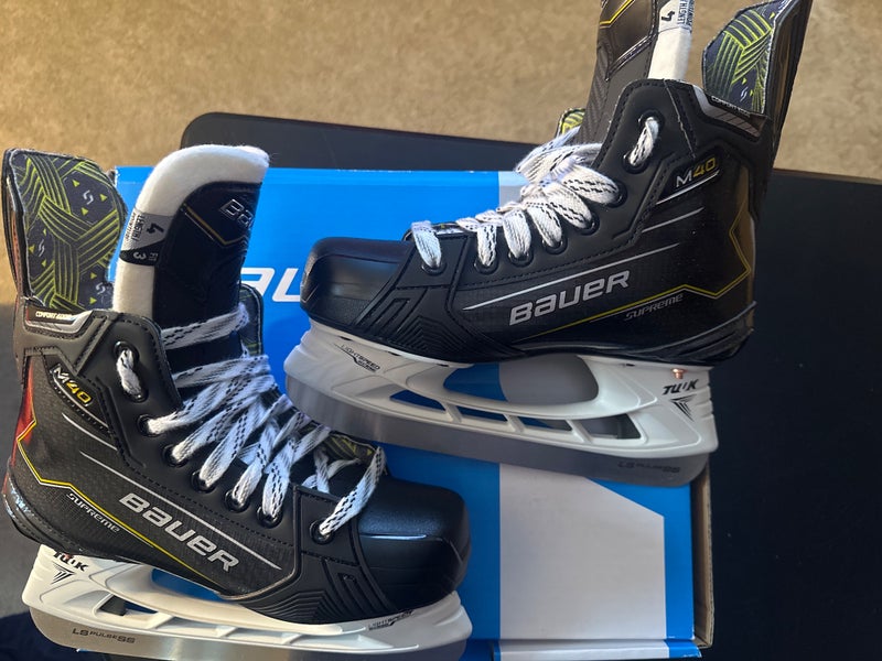 2024 Intermediate Bauer Supreme M40 Hockey Skates Size 4 (New)