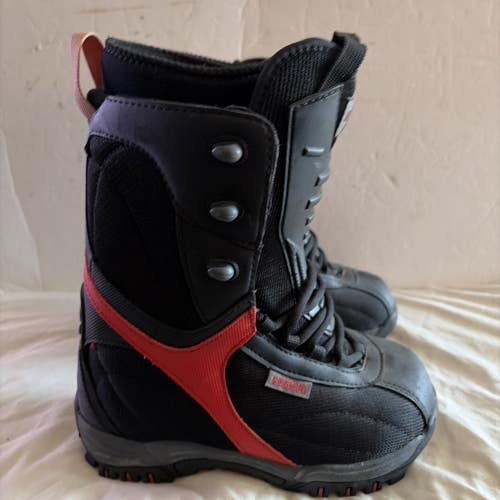Int Junior Size 4 Lamar Snowboard Boots. Excellent Condition
