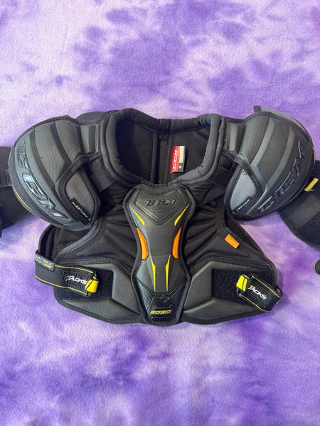Medium Junior CCM Tacks 9080 Shoulder Pads (Used)