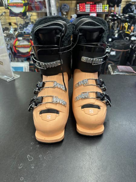 salomon 3 ski boot T3 BEACH KIDS BOOTS Bumps Two buckles cant support him anymore Salomon T-3 24.5 Mond Jr
