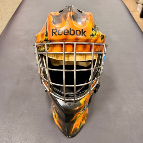 Senior Medium 2010 Reebok 7K Goalie Mask (Used)