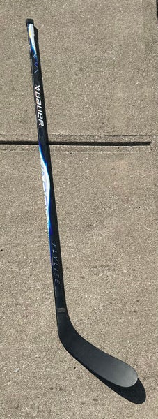 Intermediate Bauer Vapor Flylite Left Hand Hockey Stick P28 65 Flex (New)