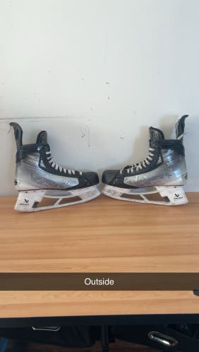 Pro stock Bauer Vapor Hyperlite 2 Hockey Skates 11.5 (Used)