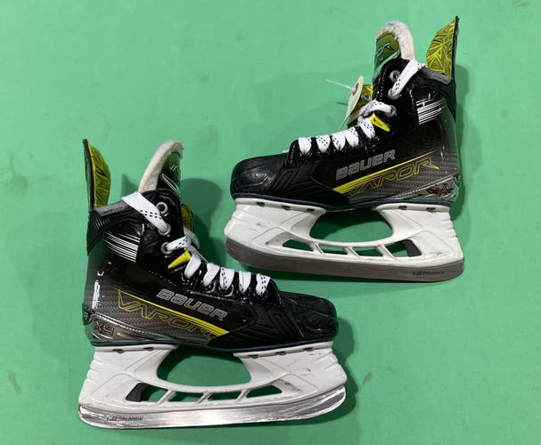 Junior Bauer Vapor X4 Hockey Skates Extra Wide Width Size 3 (Used)