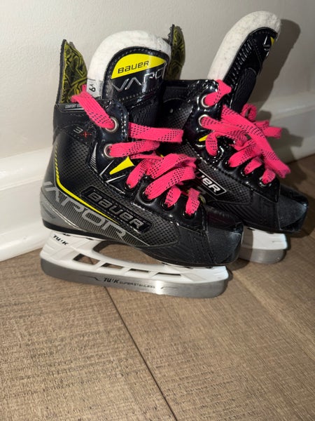2021 Bauer Vapor 3X Hockey Skates Regular Width 9 (Used)