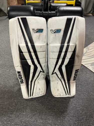 28" Vaughn Velocity V9 Goalie Leg Pads (Used)