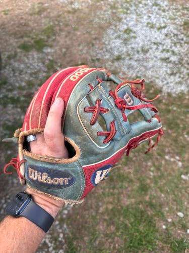 Wilson A2000 RH Infield Baseball Glove 11.5" (Used)