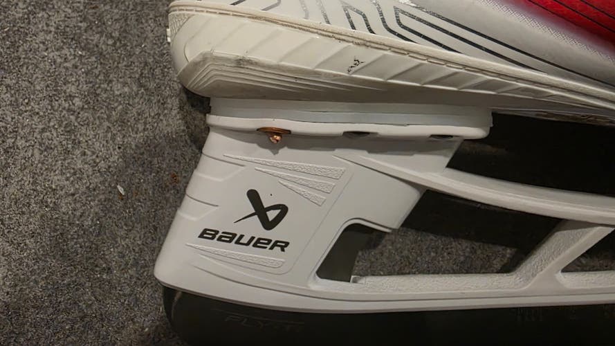 2026 Bauer Vapor Flylite Hockey Skates Extra Wide Width 9 (Used)
