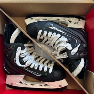 LIKE NEW - CCM Ribcor 50k Pump Hockey Skates Extra Wide Width Junior Size 4.5 (Used)