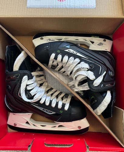 LIKE NEW - CCM Ribcor 50k Pump Hockey Skates Extra Wide Width Junior Size 4.5 (Used)