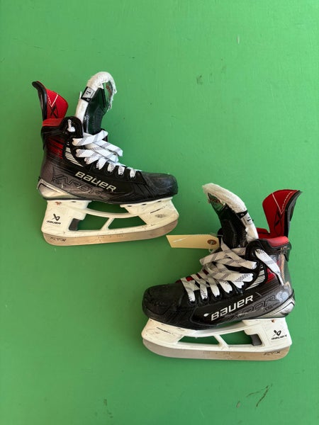 Junior Bauer Vapor X5 Pro Hockey Skates | Size 1.5 Regular Width (D)