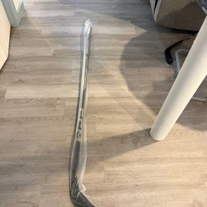 Senior CCM Ribcor Trigger 8 Right Handed Hockey Stick P28 70 Flex (New)