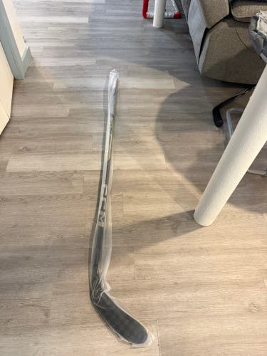 Senior CCM Ribcor Trigger 8 Right Handed Hockey Stick P28 70 Flex (New)