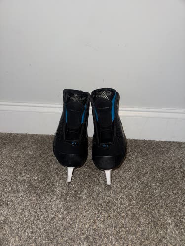 2021 True TF9 Hockey Goalie Skates Regular Width Size 4.5 (Used)