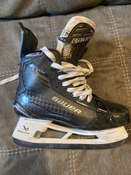 Black 2025 Bauer Supreme Shadow Hockey Skates Regular Width 8.5 (Used)