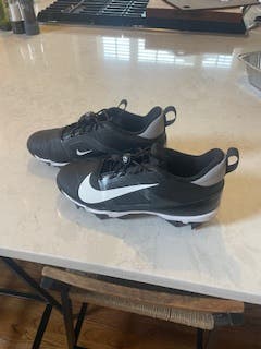 Men's Size M 8.5 (W 9.5) Nike Low Top Molded Cleats (New)