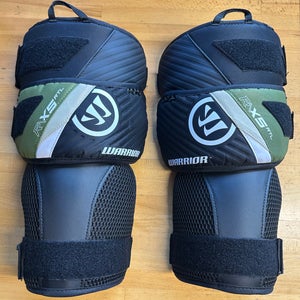 Warrior Senior R/X5 RTL (top) / CCM XF (bottom) Goalie Knee Pads Guards