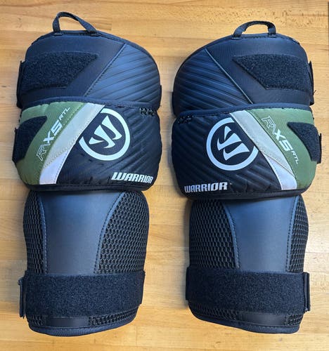 Warrior Senior R/X5 RTL (top) / CCM XF (bottom) Goalie Knee Pads Guards
