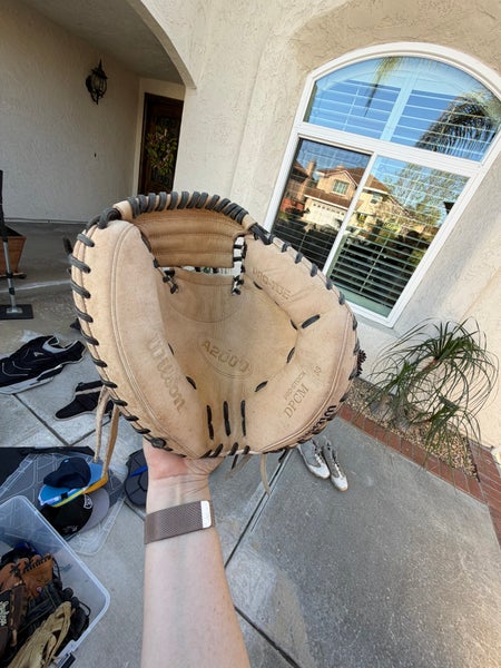 Wilson A2000 RH Catcher's Baseball Glove 33" (Used)