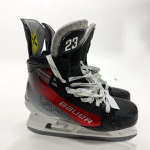 Used Red Bauer Vapor Hyperlite 2 Skates | 8 1/2 D | Chicago Blackhawks #23 Kurashev | A67