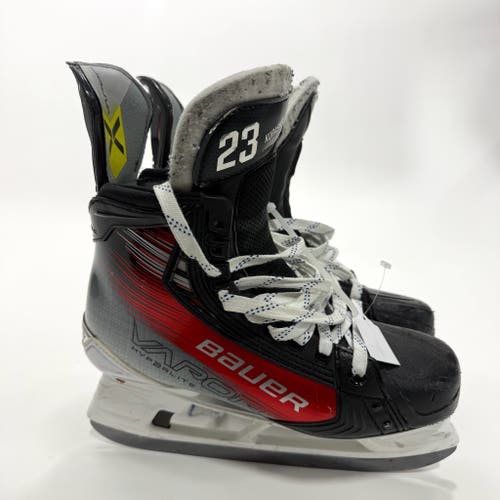Used Red Bauer Vapor Hyperlite 2 Skates | 8 1/2 D | Chicago Blackhawks #23 Kurashev | A67