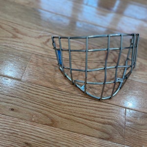 Sportmask x8 and t3 goalie cage for senior medium and large(Used)