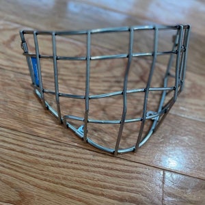 Sportmask x8 and t3 goalie cage for senior medium and large(Used)