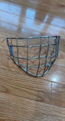 Sportmask x8 and t3 goalie cage for senior medium and large(Used)