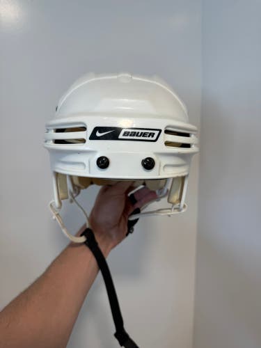 Medium Nike Bauer 4500 Helmet (Used)