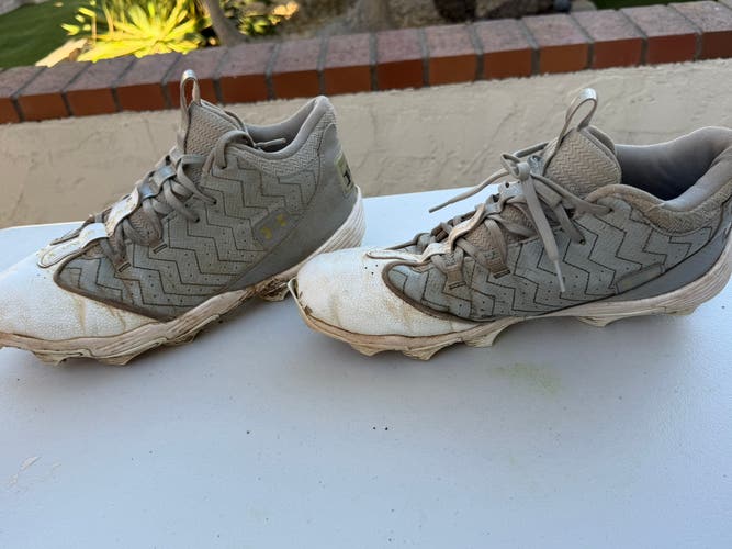 Men's Size M 11.0 (W 12.0) Under Armour (Used)