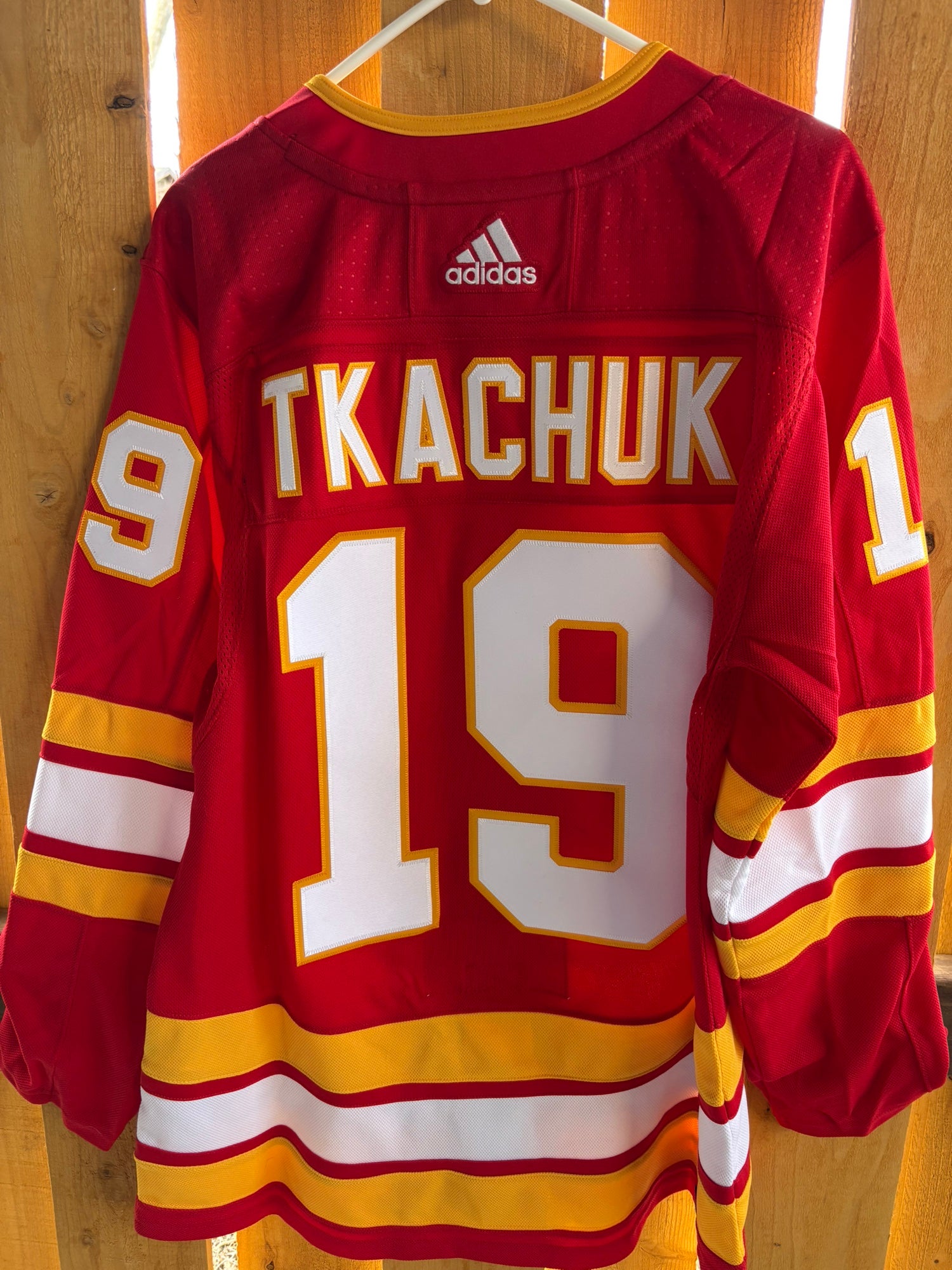 FANATICS Authentic Stacked #19 Matthew Tkachuk - T-shirt de la LNH pour