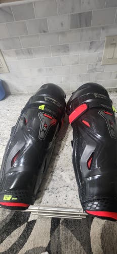 Senior Bauer Vapor 3X 15" Shin Pads like new