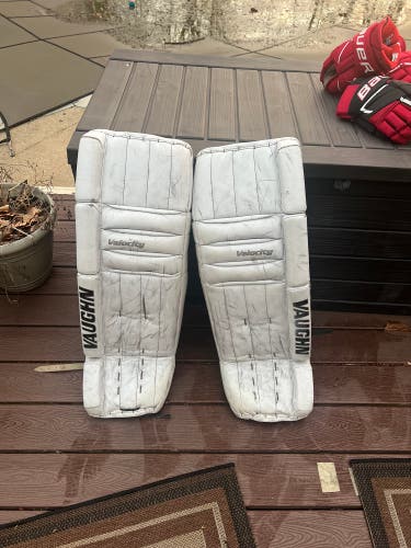 34" Vaughn Velocity V4 Goalie Leg Pads (Used)