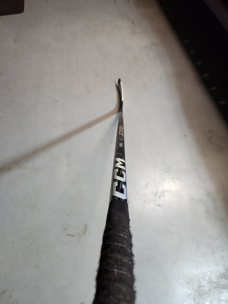 Senior CCM JetSpeed FT5 Pro Right Handed Hockey Stick Mid Pattern 75 Flex Pro Stock (Used)