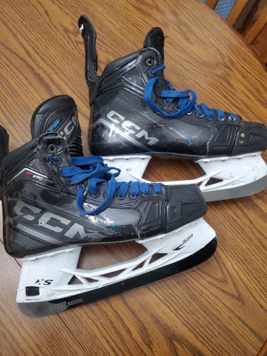 CCM JetSpeed FT690 Hockey Skates Wide Width 9 (Used)