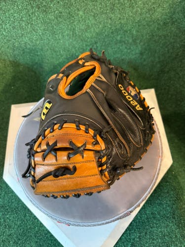 Wilson A2000 RH Catcher's Baseball Glove 33" (Used)