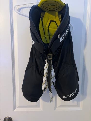 Men's Junior Medium CCM Tacks 9060 Hockey Pants (Used)