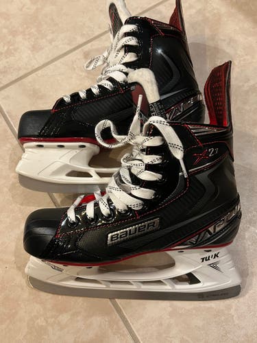 Bauer X2.7 hockey skates