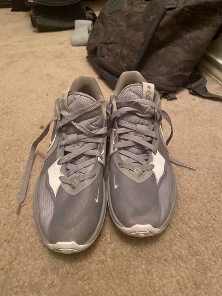 Men's Size M 9.0 (W 10.0) Youth Nike Kyrie Low 5 Shoes (Used)