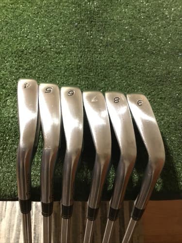 Taylormade Left Handed R7 TP Irons Set (4-9 Irons) Stiff S300 Steel Shafts +1/2