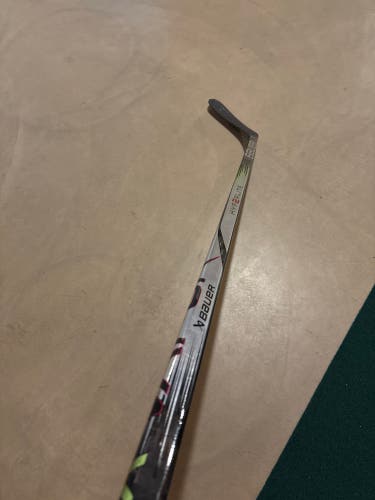 Intermediate Bauer Vapor Hyperlite 2 Left Hand Hockey Stick P92 65 Flex (New)