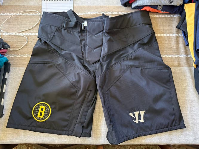 Boston Bruins 2016 Winter Classic Game Used Black Medium Warrior Dynasty Pant Shell Pro Stock (Used)