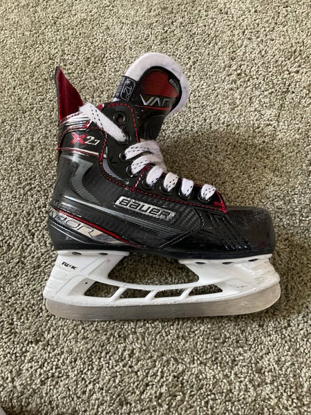 Black Bauer Vapor X 2.7 Hockey Skates Regular Width 12 (Used)