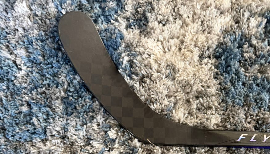 Senior Bauer Vapor Flylite Right Handed Hockey Stick P29 72 Flex (Used)
