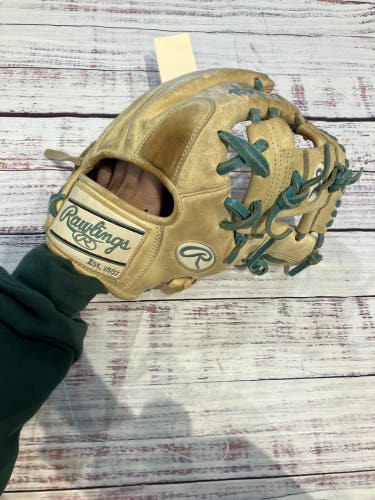 Brown Rawlings Gold Glove Elite RH Baseball Glove 11.5" (Used)