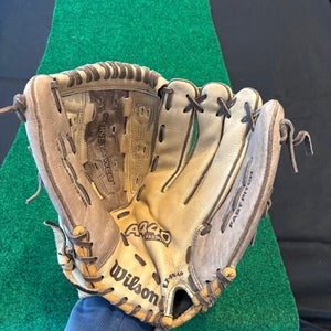 Softball glove: Wilson A440 Fastpitch Softball Glove. Size13