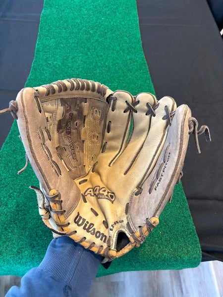 Softball glove: Wilson A440 Fastpitch Softball Glove. Size13