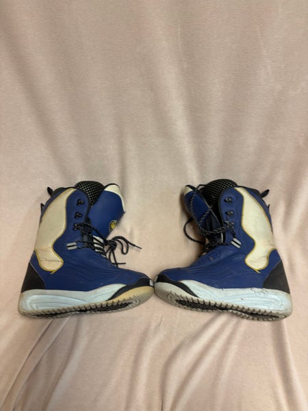 Men's Size M 12.0 (W 13.0) Twist Snowboard Boots (Used)