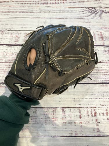 Black Mizuno Finch RH Softball Glove 12" (Used)